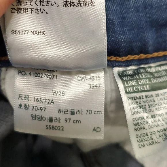 Levi Shorts size 28 - Picture 11 of 11